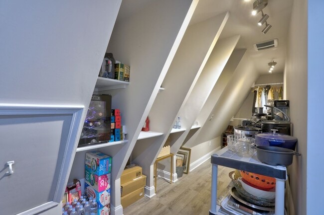 Building Photo - 1412 Musgrove Alley
