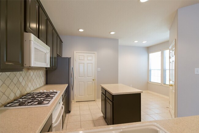 Building Photo - 7907 Glenn Cliff Dr