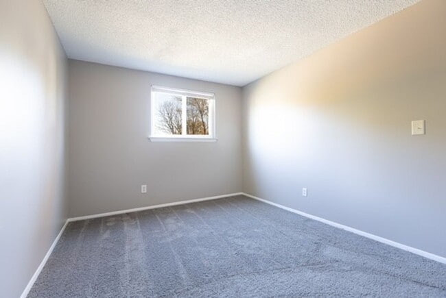 Building Photo - Spacious Split-Level Comfort & Modern Style in Columbus!