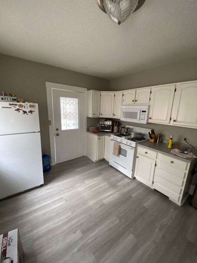 Building Photo - Huge 4 bed unit in Quincy