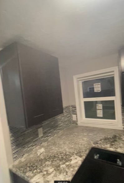 Building Photo - 652 NE Congress Ave