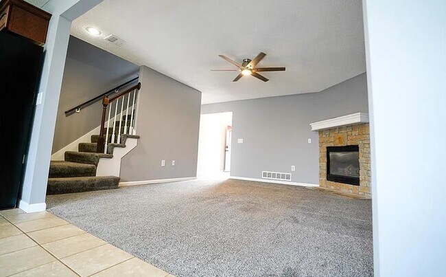 Building Photo - 853 E 167th Ct