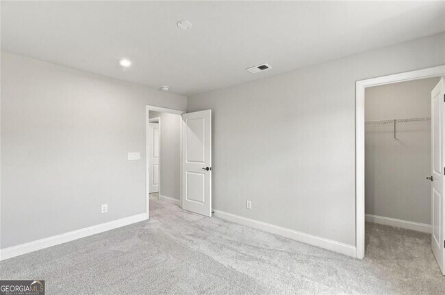 Building Photo - 406 Riverclub Rd