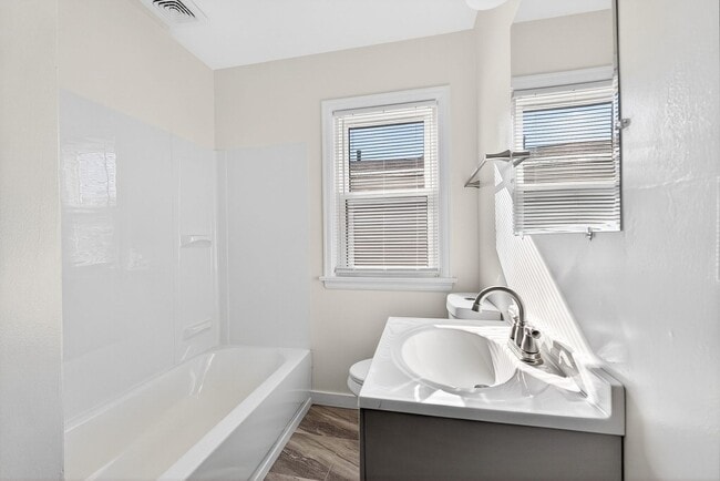 Building Photo - Newly Updated 3 Bedroom Home For Rent!