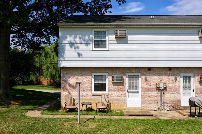 Building Photo - 131 Highview Dr