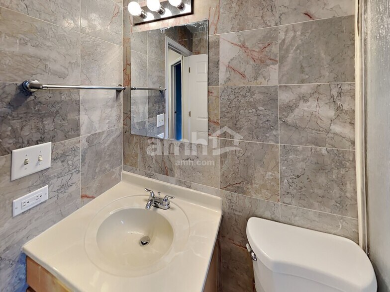 Building Photo - 10620 Rushmore Ln