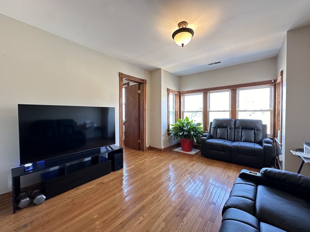 Building Photo - 3532 N Elston Ave