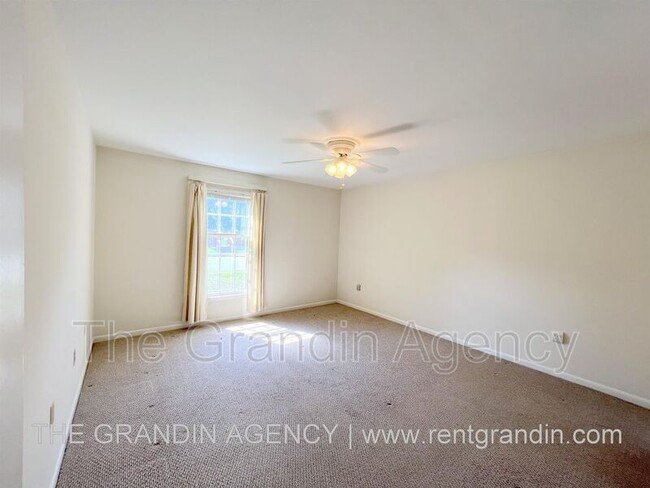 Building Photo - 5260 Crossbow Cir