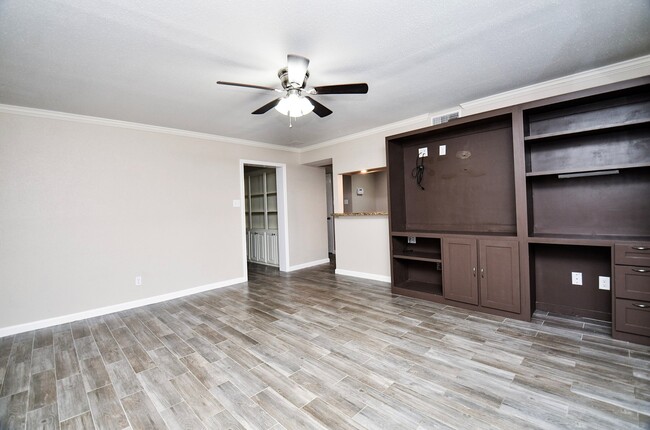 Building Photo - 13074 Trail Hollow Dr