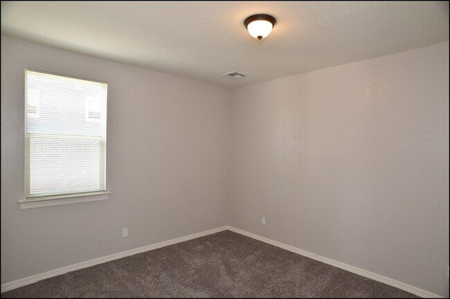 Building Photo - 10617 Hidden Palm Pl