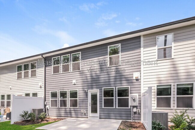 Building Photo - 804 McKenzie Pk Ter