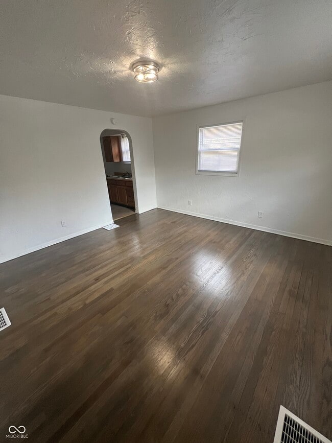 Building Photo - 702 W 23rd St