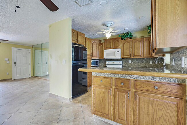 Building Photo - 2346 Caroma Ln