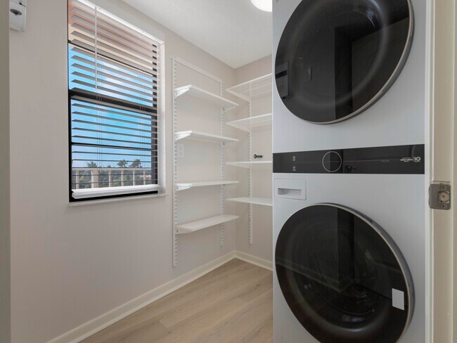 Building Photo - 7380 S Oriole Blvd