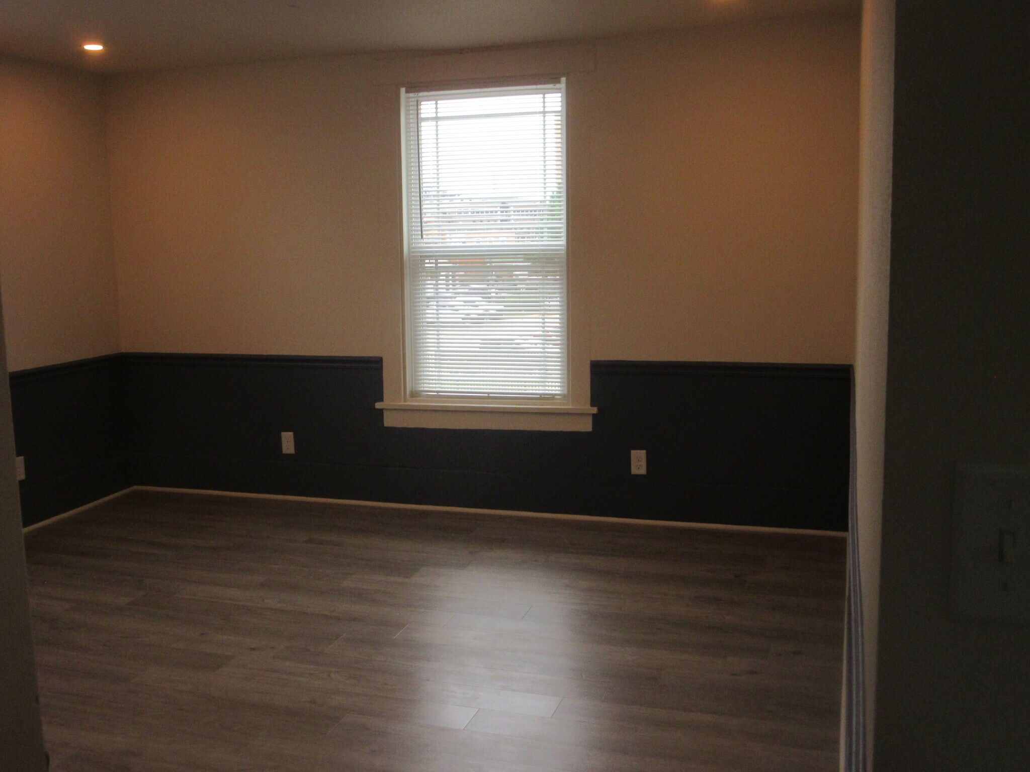 Building Photo - 108 W Columbia Ave