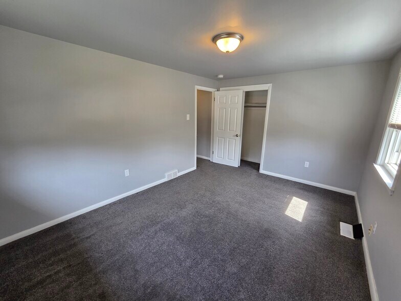 Building Photo - 811 Coppock Ln