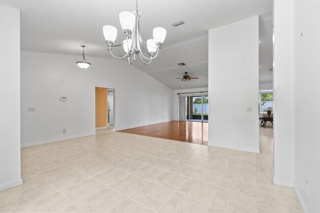 Building Photo - 1671 SW Mackey Ave