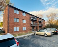 Building Photo - 2 Bedroom, 1 Bath Condo