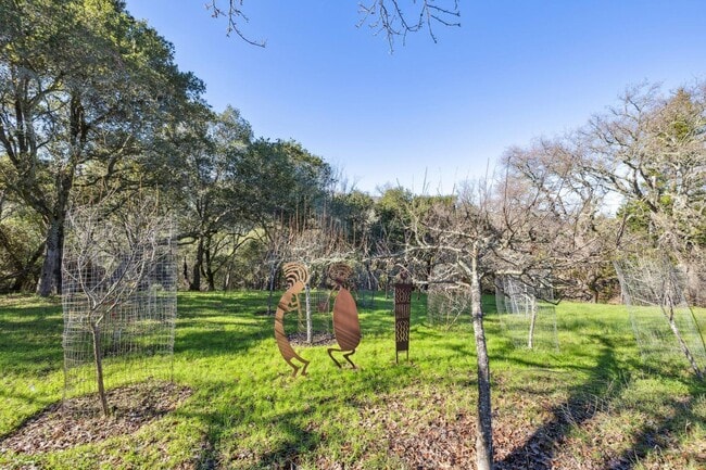Building Photo - Charming 4BR Home Available in Private Portola Valley Cul de Sac