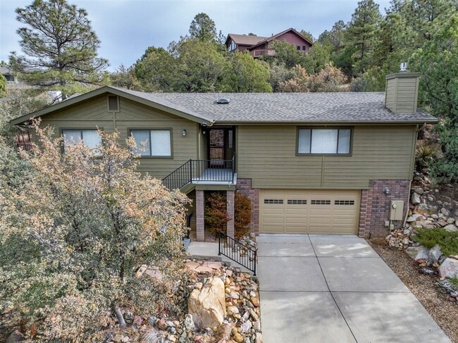 Building Photo - 3 bedroom, 2 bathroom home in Forest Hylands!