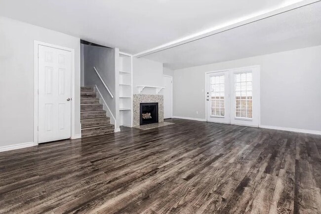 Building Photo - 4400 Memorial Dr