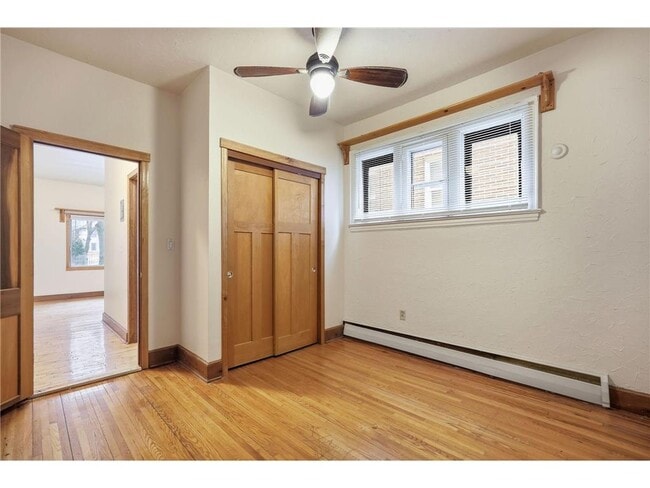 Building Photo - 1913 Emerson Ave S