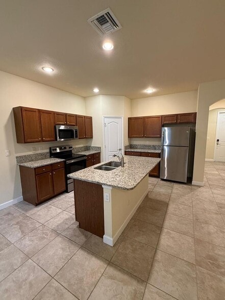 Building Photo - 5037 Ashley River Rd
