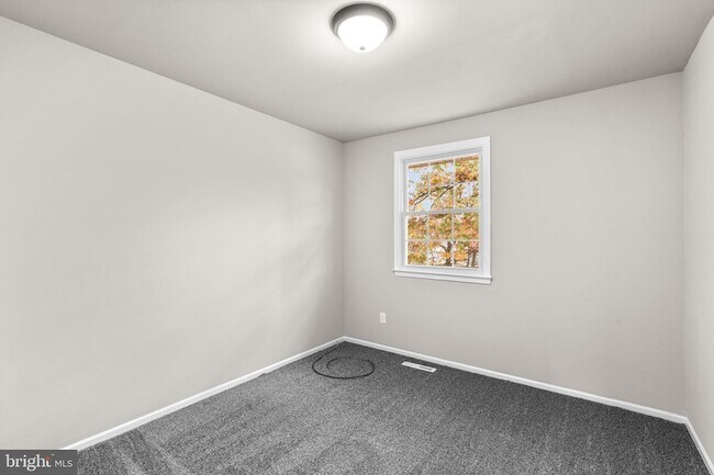 Building Photo - 314 Woodleaf Ct