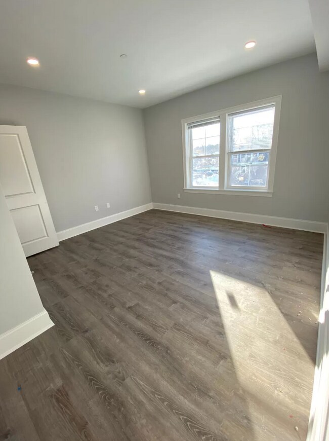 Building Photo - 120 Kenrick St