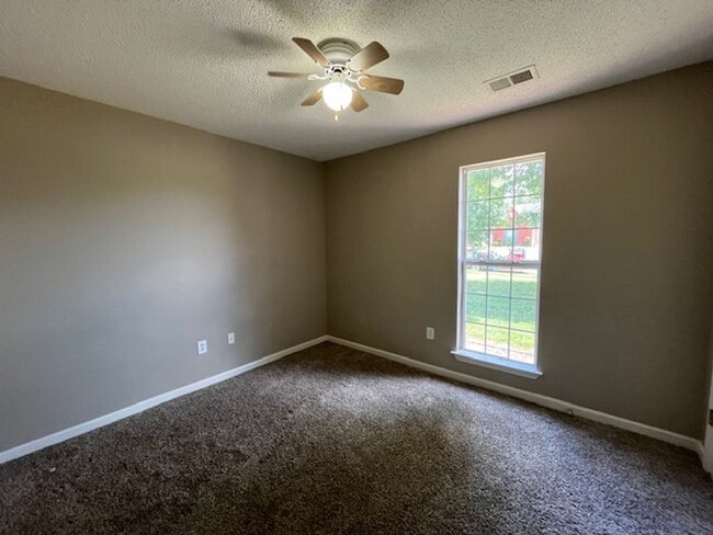 Building Photo - Renovated 3 Bedroom 2 Bath Home for Rent!!