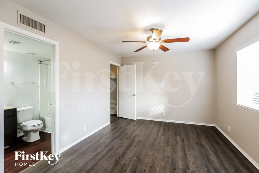 Building Photo - 8123 W Shangri La Rd