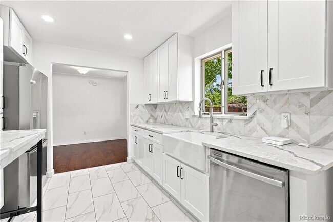 Building Photo - 1631 Xanthia St