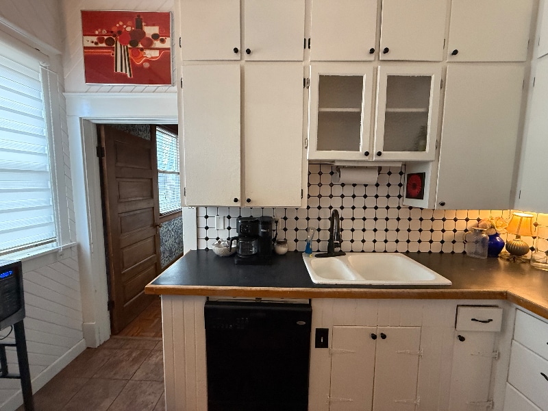 Building Photo - 940 S Cedar St