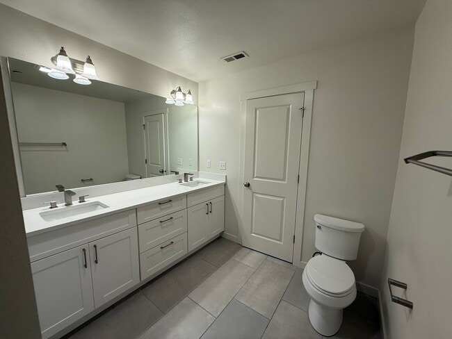 Building Photo - 19102 20th Dr SE