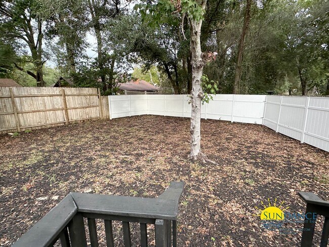 Building Photo - Fully Renovated Cul-de-sac Corner Lot Home in Fort Walton Beach!