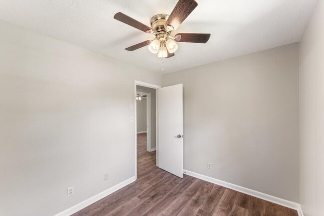 Building Photo - 7308 Meadowbrook Cir