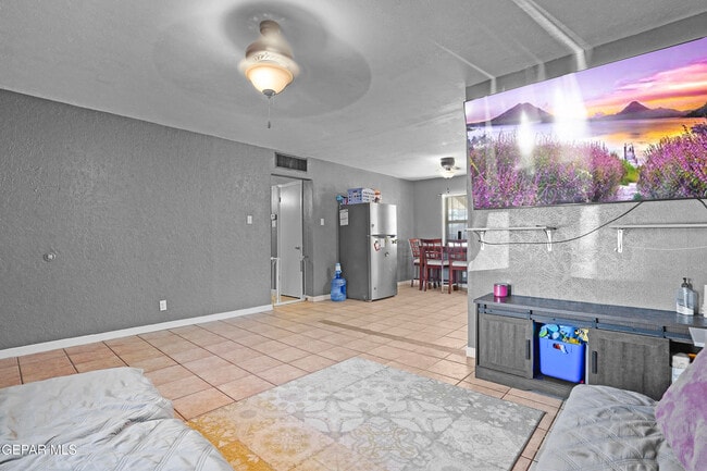 Building Photo - 5516 Fairbanks Dr