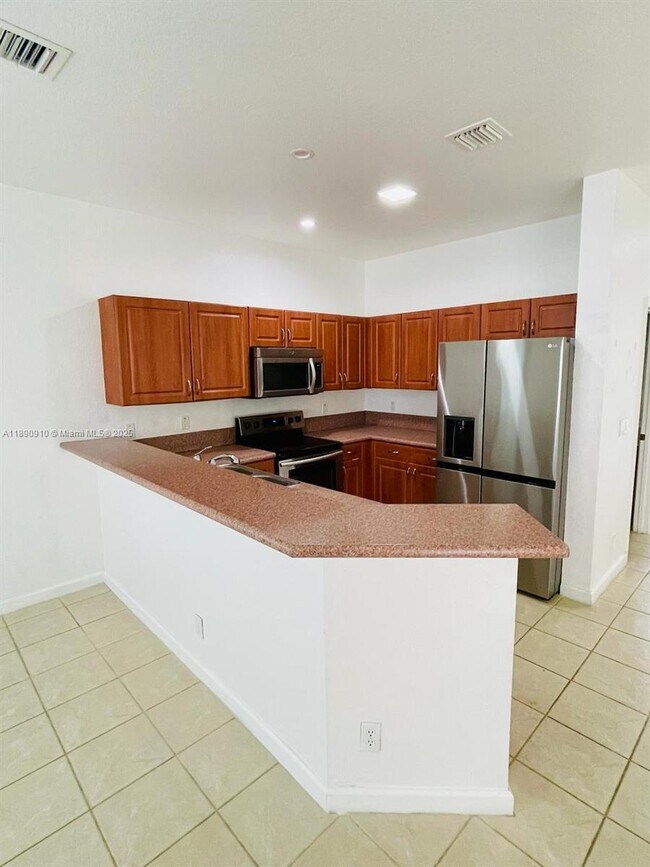 Building Photo - 5347 SW 40th Ave