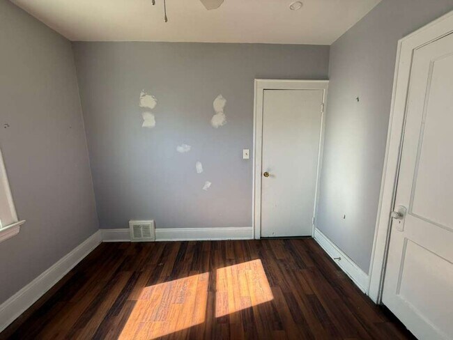 Building Photo - 4913 E 85th St