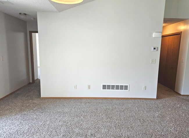 Building Photo - 726 Highland Ridge Dr