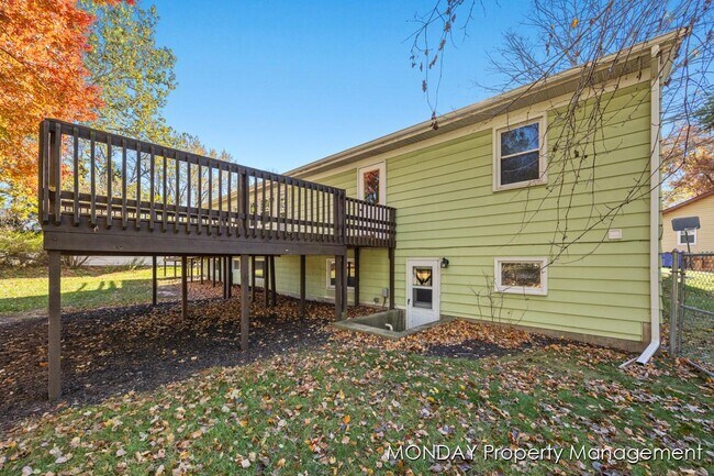 Building Photo - 945-947 Lancashire Ct SE