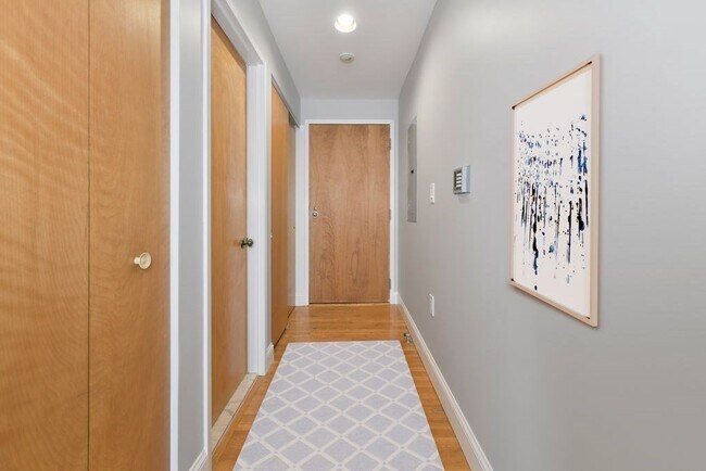 Building Photo - 87 Gainsborough St