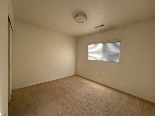 Building Photo - 3 Bed 2 Bath Home w/ Beautiful Backyard - ...