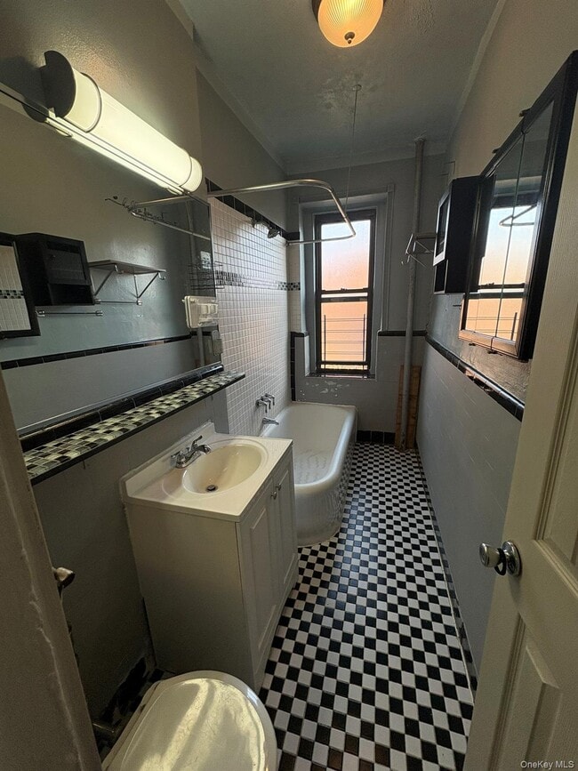 Building Photo - 37-20 83rd St