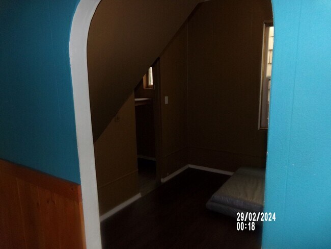 Building Photo - 4bd 1ba Home