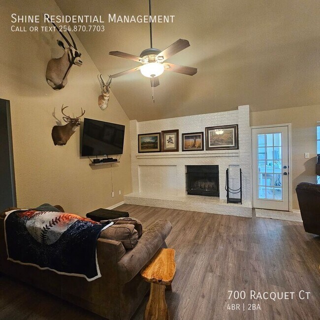 Building Photo - 700 Racquet Ct