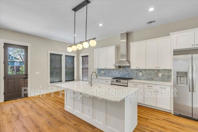 Building Photo - 1716 Reynolds St