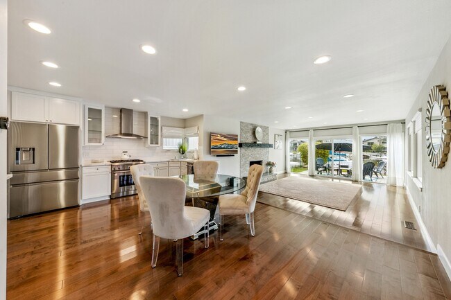 Building Photo - 464 Christie Dr