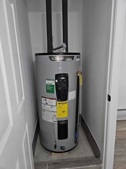 Building Photo - 120 Henry St