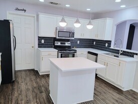 Building Photo - 7818 Mainland Woods